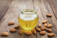 img_how_to_use_sweet_almond_oil_on_your_hair_1693_orig
